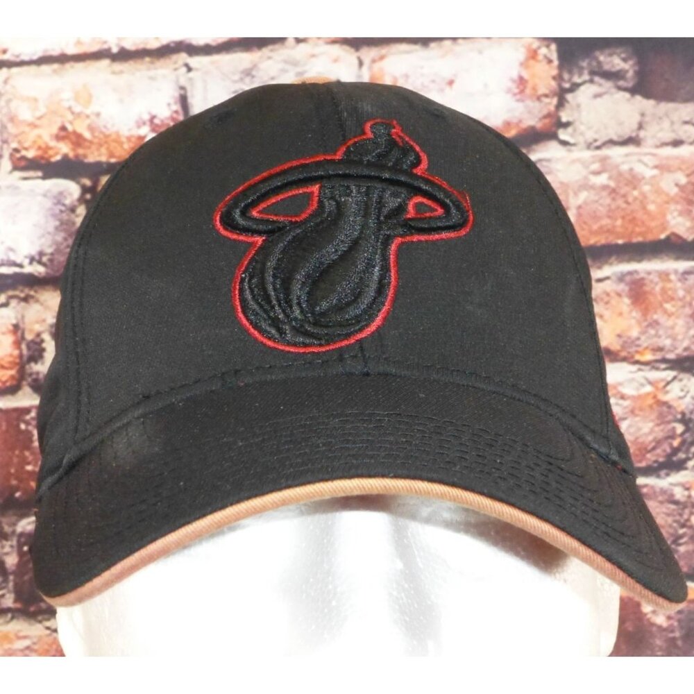 Adidas Miami Heat NBA Black & Red Fitted Cap S/M